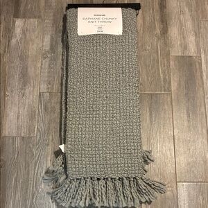 Kirkland's Daphane Chunky Knit Throw in Gray~NWT